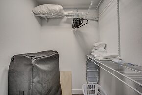 Trendy Urban Neighborhood & Dog-friendly Downtown