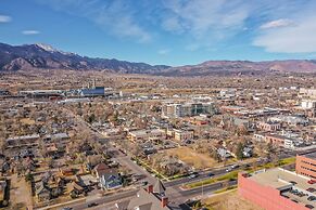 Trendy Urban Neighborhood & Dog-friendly Downtown