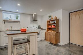 Trendy Urban Neighborhood & Dog-friendly Downtown