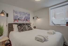 Trendy Urban Neighborhood & Dog-friendly Downtown