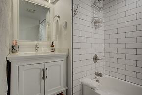 Trendy Urban Neighborhood & Dog-friendly Downtown