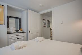 Trendy Urban Neighborhood & Dog-friendly Downtown