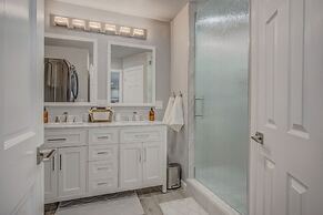 Verdant Oasisluxury, Traveler's Home W/hottub!