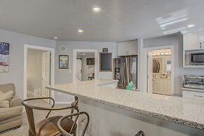 Verdant Oasisluxury, Traveler's Home W/hottub!