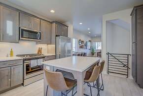 Modern Rooftop Patio New-build Townhome in COS