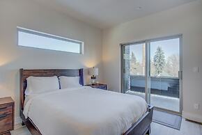 Modern Rooftop Patio New-build Townhome in COS