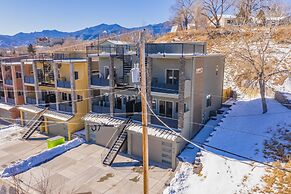Modern Rooftop Patio New-build Townhome in COS