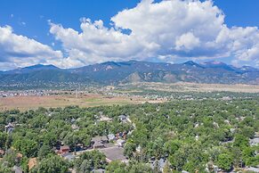 Romantic Getaway King Bed 1min to Restaurants!