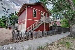 Romantic Getaway King Bed 1min to Restaurants!