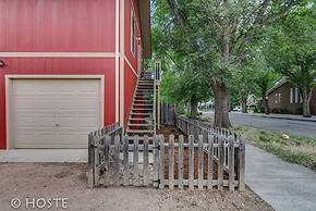 Romantic Getaway King Bed 1min to Restaurants!