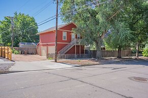 Romantic Getaway King Bed 1min to Restaurants!