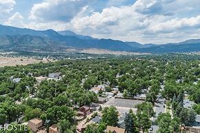 Romantic Getaway King Bed 1min to Restaurants!