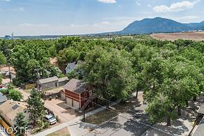 Romantic Getaway King Bed 1min to Restaurants!