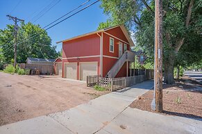 Romantic Getaway King Bed 1min to Restaurants!