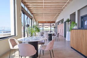 Palace Lido Hotel & Suites