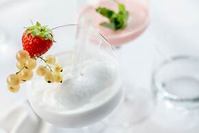 Palace Lido Hotel & Suites