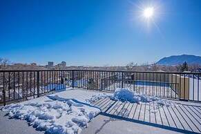 4BR Mnt Viewsmodern Urbanityrooftop Patio