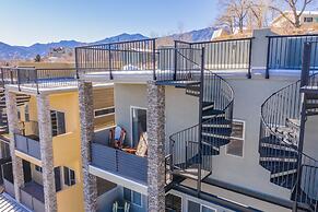 4BR Mnt Viewsmodern Urbanityrooftop Patio