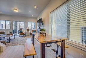 4BR Mnt Viewsmodern Urbanityrooftop Patio