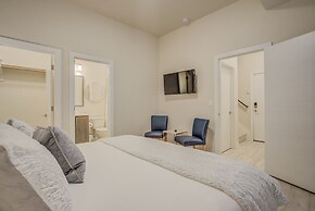 4BR Mnt Viewsmodern Urbanityrooftop Patio