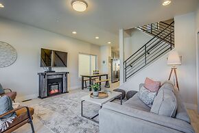 4BR Mnt Viewsmodern Urbanityrooftop Patio