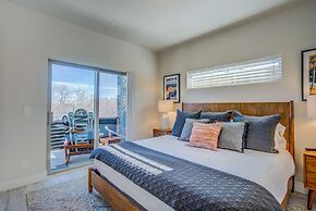 4BR Mnt Viewsmodern Urbanityrooftop Patio