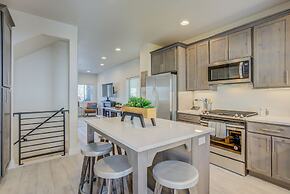 4BR Mnt Viewsmodern Urbanityrooftop Patio