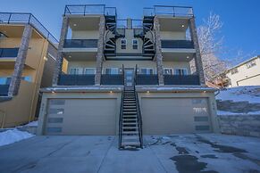 4BR Mnt Viewsmodern Urbanityrooftop Patio