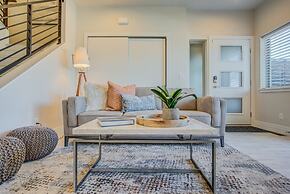 4BR Mnt Viewsmodern Urbanityrooftop Patio