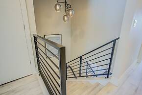 4BR Mnt Viewsmodern Urbanityrooftop Patio