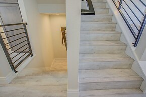 4BR Mnt Viewsmodern Urbanityrooftop Patio