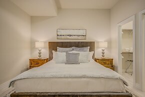 4BR Mnt Viewsmodern Urbanityrooftop Patio