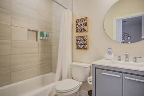 4BR Mnt Viewsmodern Urbanityrooftop Patio