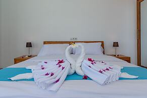 Villa Lovina Beach 1