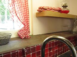 Holiday Home Het Boerderijtje With Trampoline