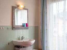 Beautiful Apartment With Swimming Pool