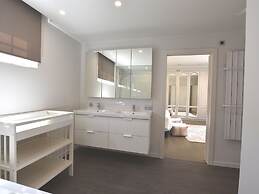 Luxury Villa in Sint-Idesbald with Hot Tub