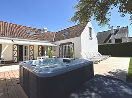 Luxury Villa in Sint-Idesbald with Hot Tub
