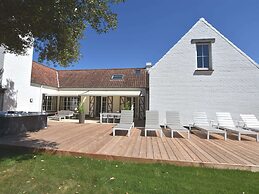 Luxury Villa in Sint-Idesbald with Hot Tub