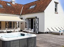 Luxury Villa in Sint-Idesbald with Hot Tub