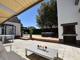 Luxury Villa in Sint-Idesbald with Hot Tub