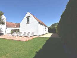 Luxury Villa in Sint-Idesbald with Hot Tub