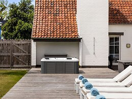 Luxury Villa in Sint-Idesbald with Hot Tub