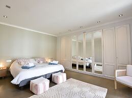 Luxury Villa in Sint-Idesbald with Hot Tub