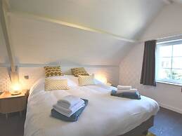 Luxury Villa in Sint-Idesbald with Hot Tub