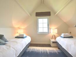 Luxury Villa in Sint-Idesbald with Hot Tub