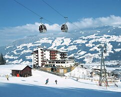 Spacious Apartment in Uderns near Ski Area