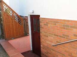 Moderne Ferienwohnung in Kuehlungsborn im Gruenen