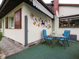 Apartment With Private Terrace in Lichtenhain
