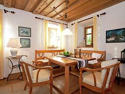 Cosy Holiday Home With Gazebo